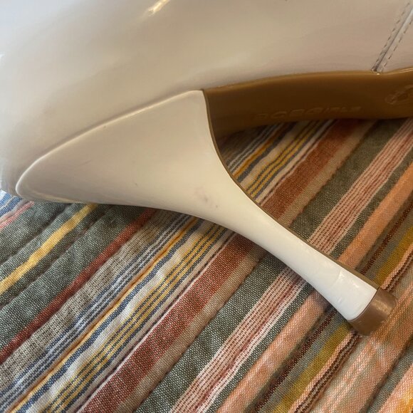 BCBGirls Womens size 7B/37 White leather Pumps - Picture 12 of 12